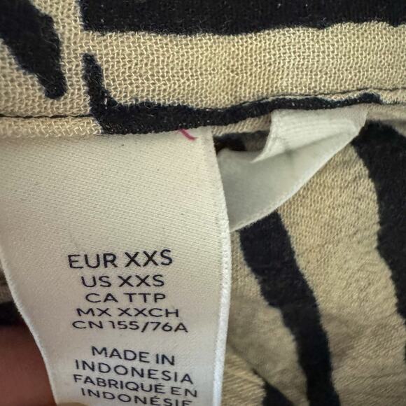 H&M Zebra Stripe Viscose Short Sleeve Shirt | Monochromatic Y2K Vacation Top XXS - Picture 2 of 5